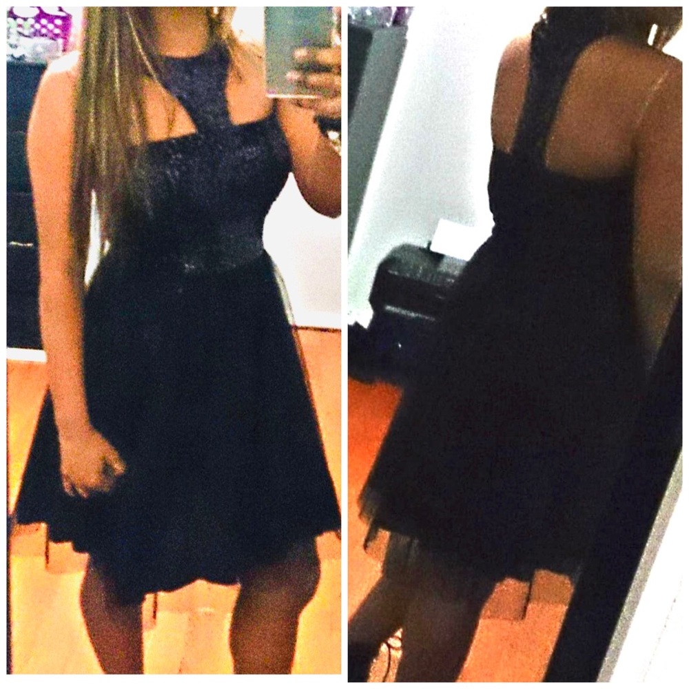 Size 6 Women’s Halter Style Little Black Dress